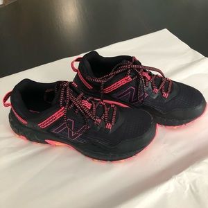 Like new! New Balance 410 v6 trail running shoes